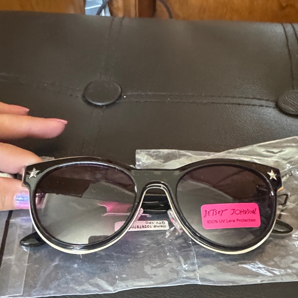 BNWT Betsey Johnson Black Star-Studded Sunglasses